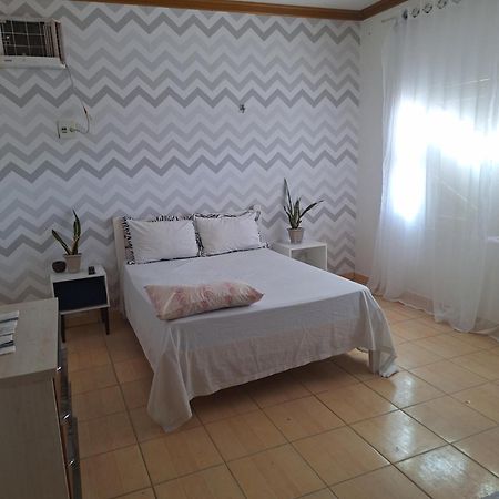 Quarto Triplo Com Banheiro Em Pousada E Restaurante Manaus Exteriör bild